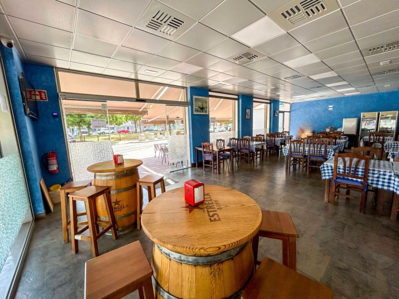 Уютный ресторан, расположенный в престижном районе города.