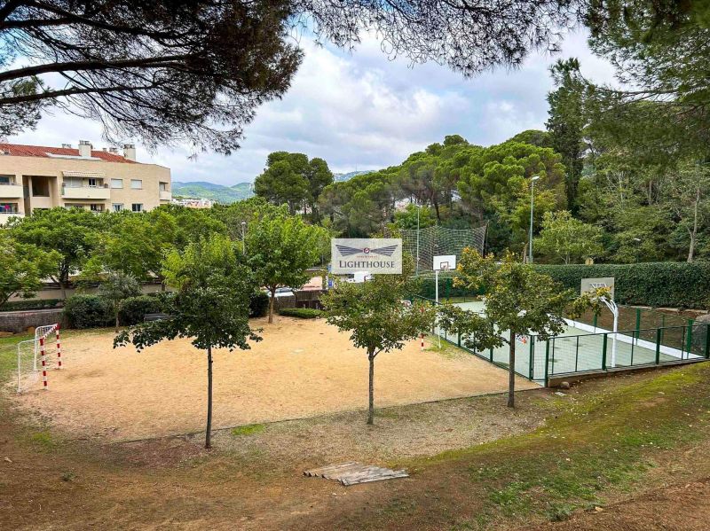 Апартаменты на нижнем этаже в престижном комплексе.