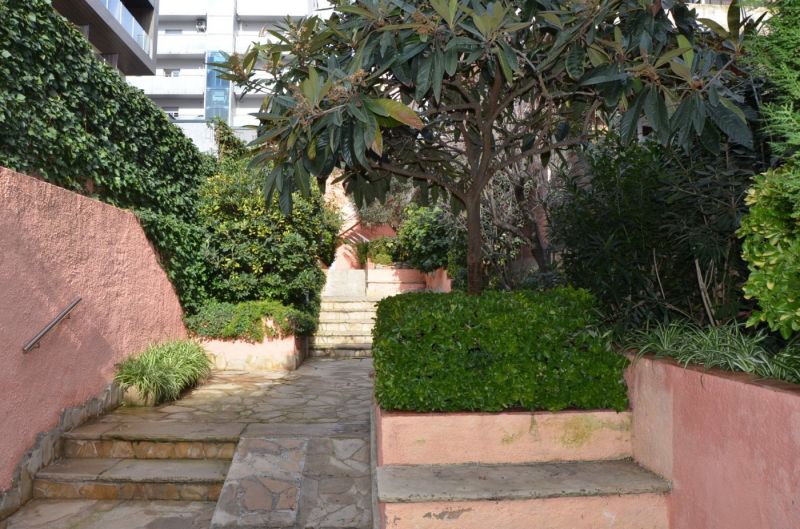 Продажа четырехкомнатных апартаментов с турристической лицензией в 200 метрах от пляжа.