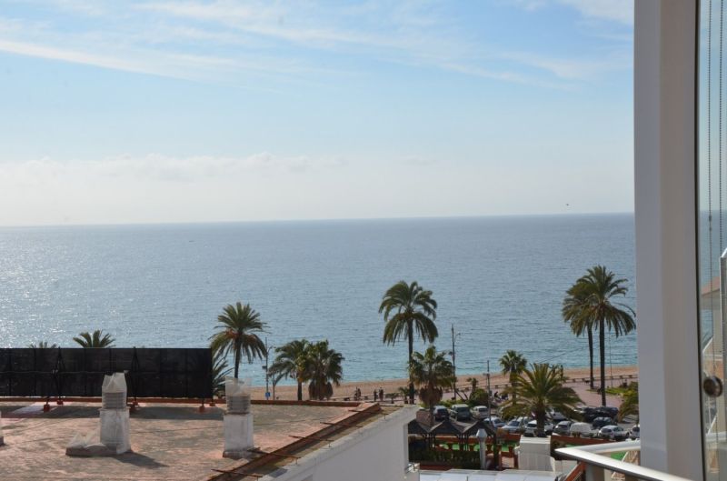 Продажа четырехкомнатных апартаментов с турристической лицензией в 200 метрах от пляжа.