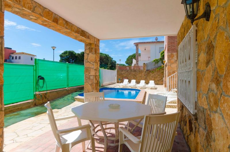 Просторная вилла с 7 спальнями и туристической лицензией недалеко от пляжа