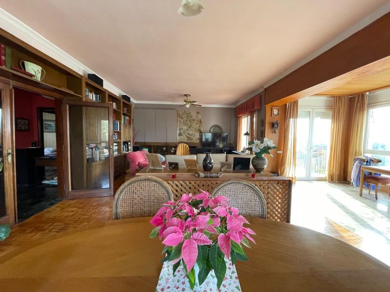 Продается 7к вилла 454 м², участок 1067 м² с видом на море, бассейном и туристической лицензией в Льорет-де-Мар