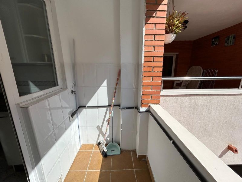 Уникальная возможность в районе Фенальс! Просторная квартира в нескольких шагах от моря