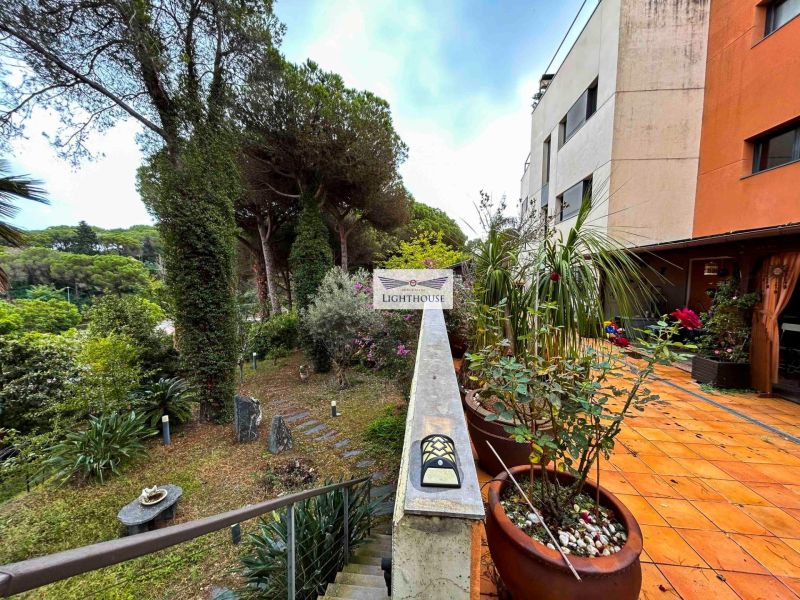 Апартаменты на нижнем этаже в престижном комплексе.