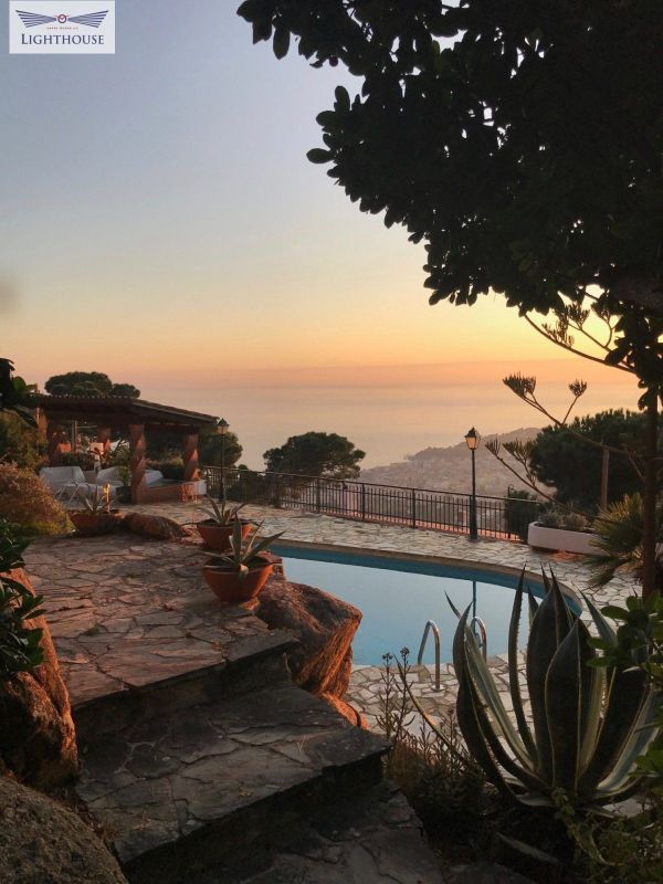 Земельный участок площадью 1 008,00 м²