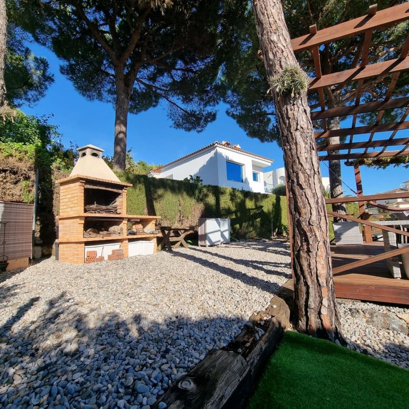 Продается эксклюзивная резиденция 216 м², участок 900 м² с туристической лицензией и панорамным видом на море в Льорет-де-Мар