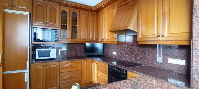 Продажа четырехкомнатных апартаментов с турристической лицензией в 200 метрах от пляжа.