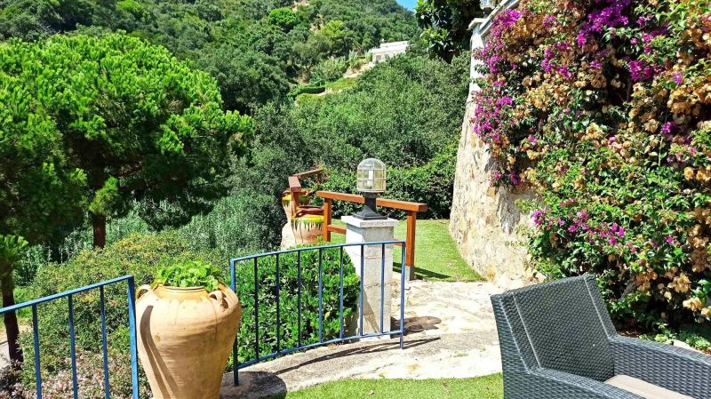 Вилла с видом на море в частном секторе Santa Maria de Llorell.