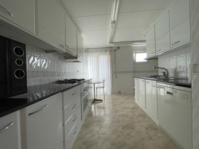 Просторная квартира с 4 спальнями в районе Фенальс