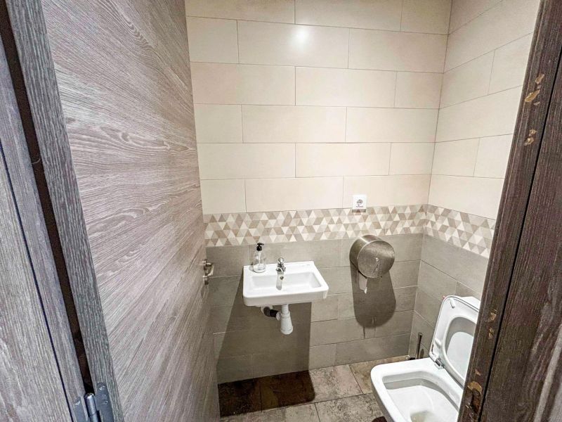 Уютный ресторан, расположенный в престижном районе города.