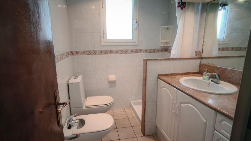 Отдельный дом в Льорет-де-Мар (Lloret Blau) с 2 квартирами, участком 1 100 м² и мансардой — 3638