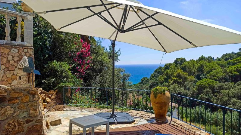 Вилла с видом на море в частном секторе Santa Maria de Llorell.