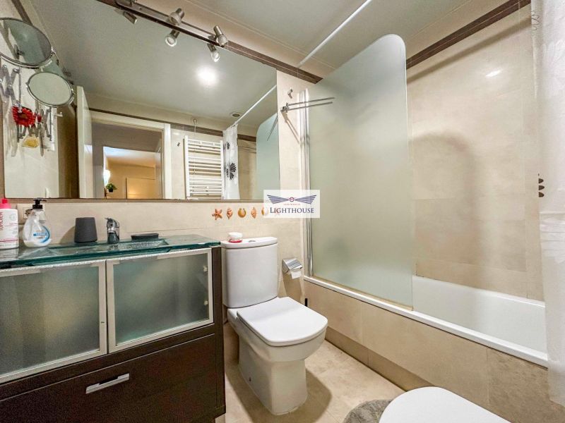 Апартаменты на нижнем этаже в престижном комплексе.