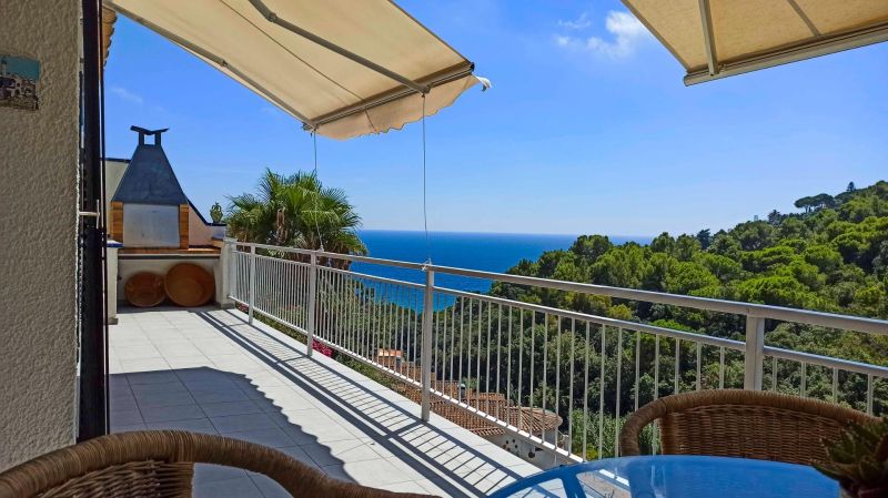 Вилла с видом на море в частном секторе Santa Maria de Llorell.