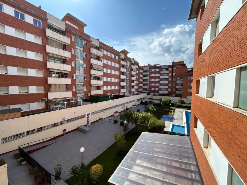 Уникальная возможность в районе Фенальс! Просторная квартира в нескольких шагах от моря