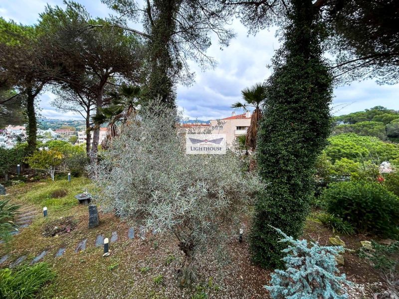 Апартаменты на нижнем этаже в престижном комплексе.