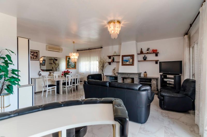 Просторная вилла с 7 спальнями и туристической лицензией недалеко от пляжа