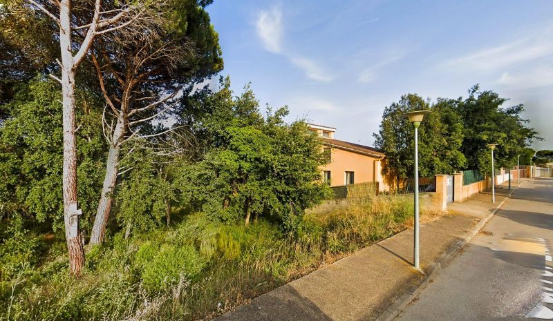 Участок под застройку площадью 1090 m²