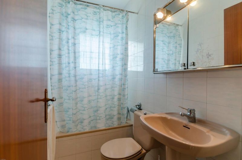 Просторная вилла с 7 спальнями и туристической лицензией недалеко от пляжа