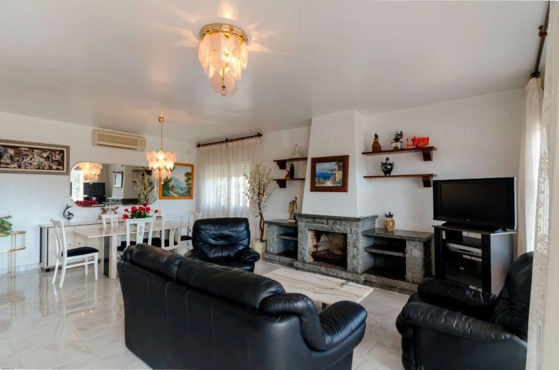 Просторная вилла с 7 спальнями и туристической лицензией недалеко от пляжа