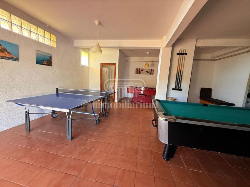 Продается 4к дом 357 м² с туристической лицензией, участок 858 м² в Льорет-де-Мар