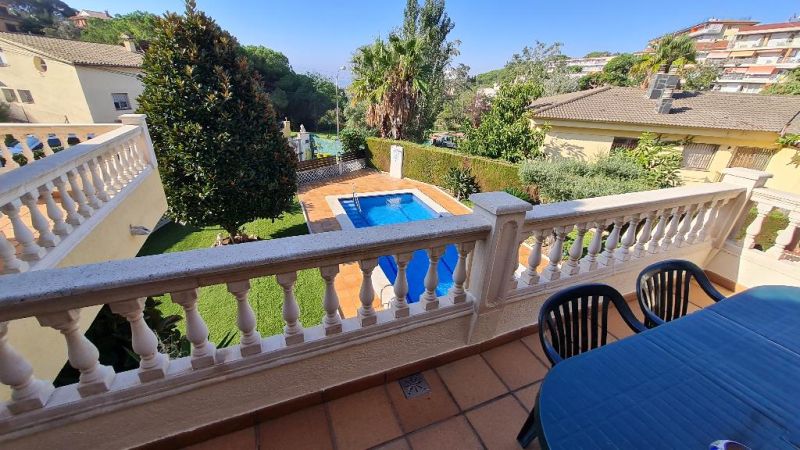 Продается дом 220 м² на 2 этажа в урбанизации Roca Grossa, Льорет-де-Мар