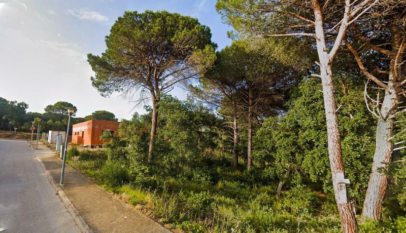 Участок под застройку площадью 1090 m²