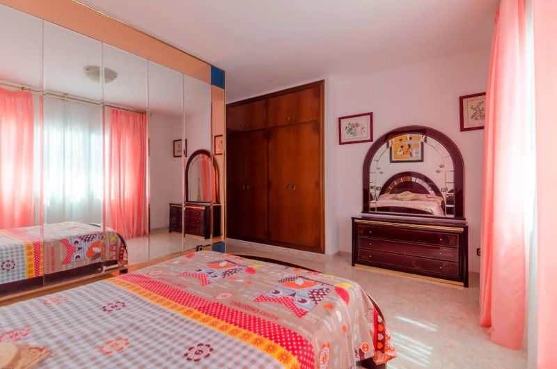 Просторная вилла с 7 спальнями и туристической лицензией недалеко от пляжа