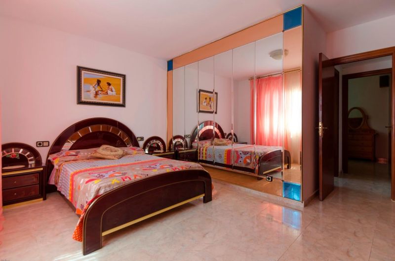 Просторная вилла с 7 спальнями и туристической лицензией недалеко от пляжа