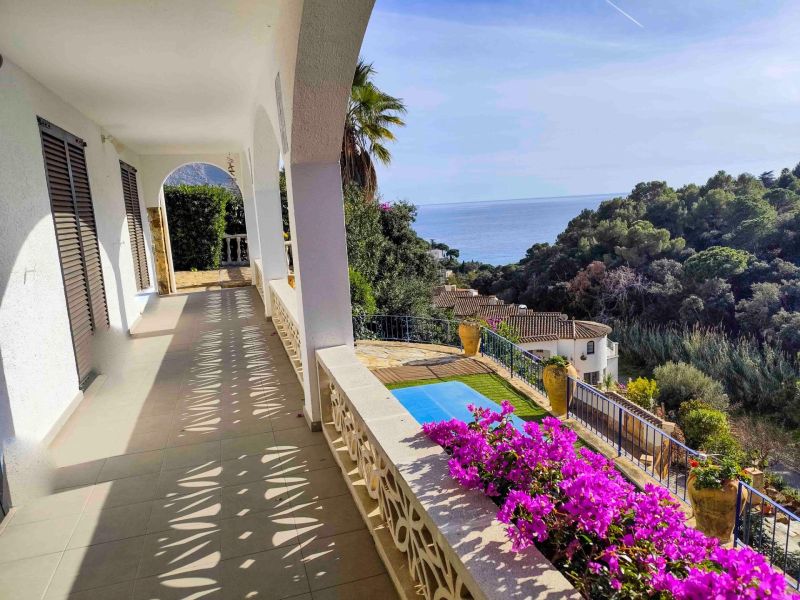 Вилла с видом на море в частном секторе Santa Maria de Llorell.