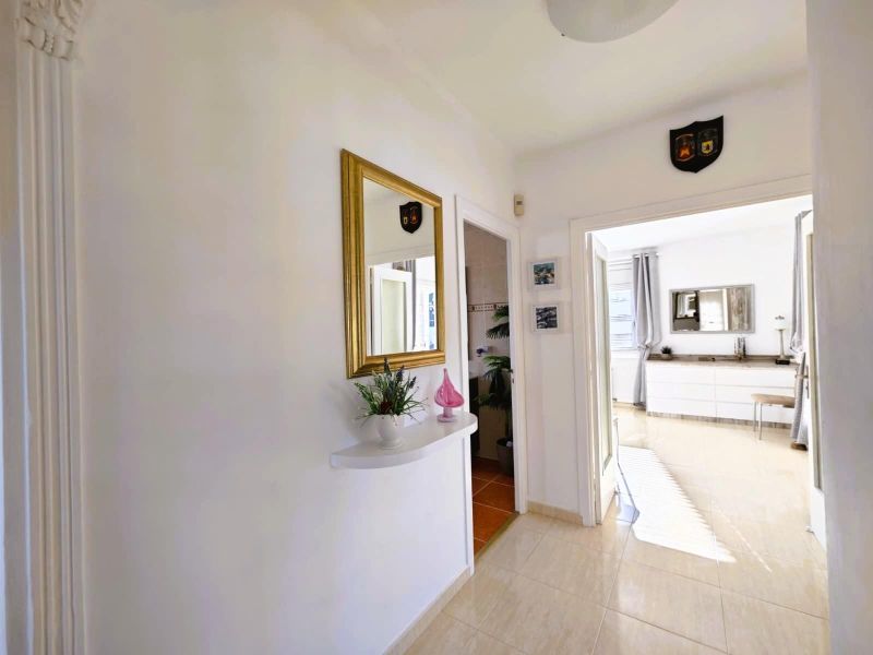 Продается вилла 233 м², участок 872 м² с бассейном и садом в Льорет-де-Мар