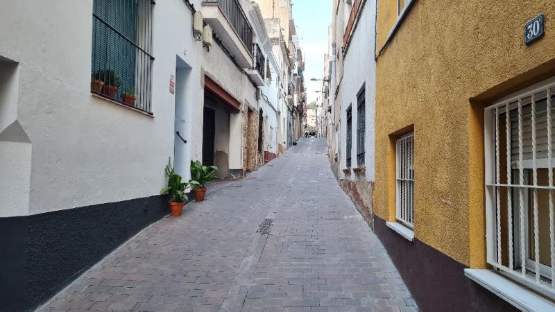 Продается двухэтажный дом 100 м² под полную реконструкцию в Бланес, Центр