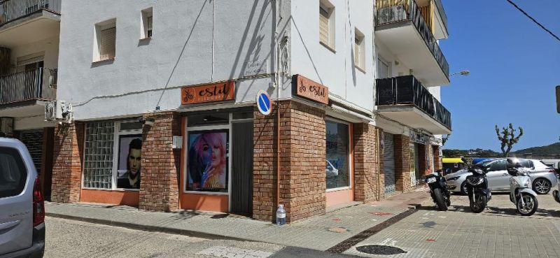 Продается угловое помещение 49 м² в районе Ca L'Aguidó, Blanes