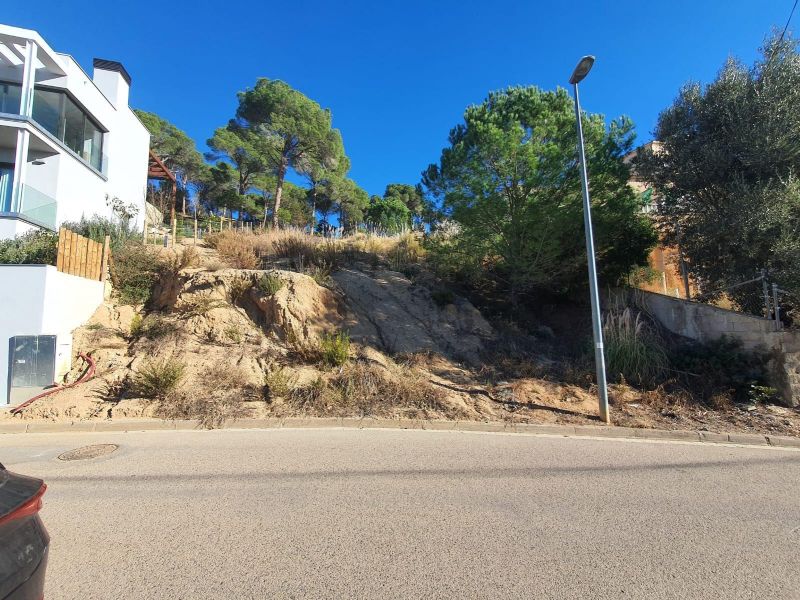 Продается участок 858 м² с видом на море в Лос Пинарес, Льорет-де-Мар