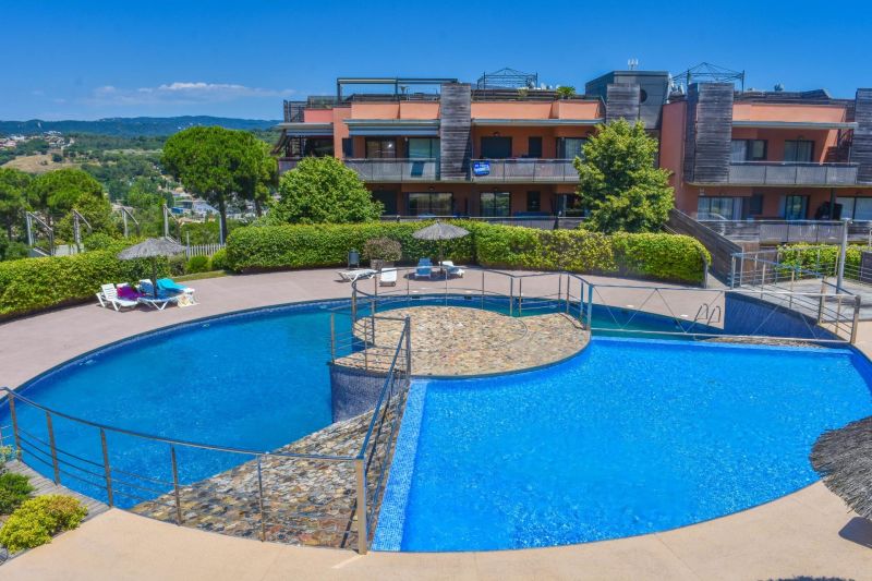 Эксклюзивная квартира с большим частным садом всего в 100 метрах от бухты Кала Са Боаделья