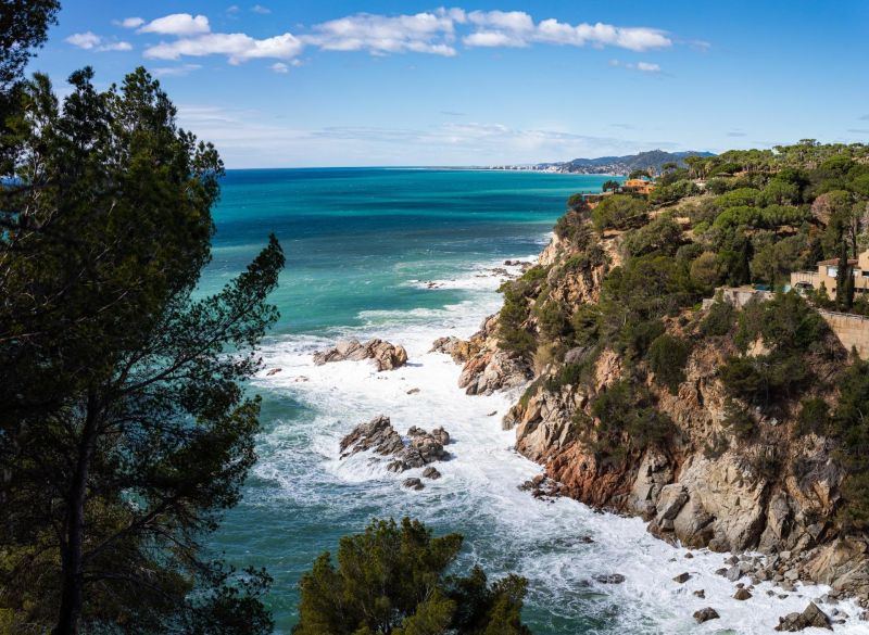 Продается вилла 420 м² с потрясающим видом на море, участок 902 м² в Льорет-де-Мар