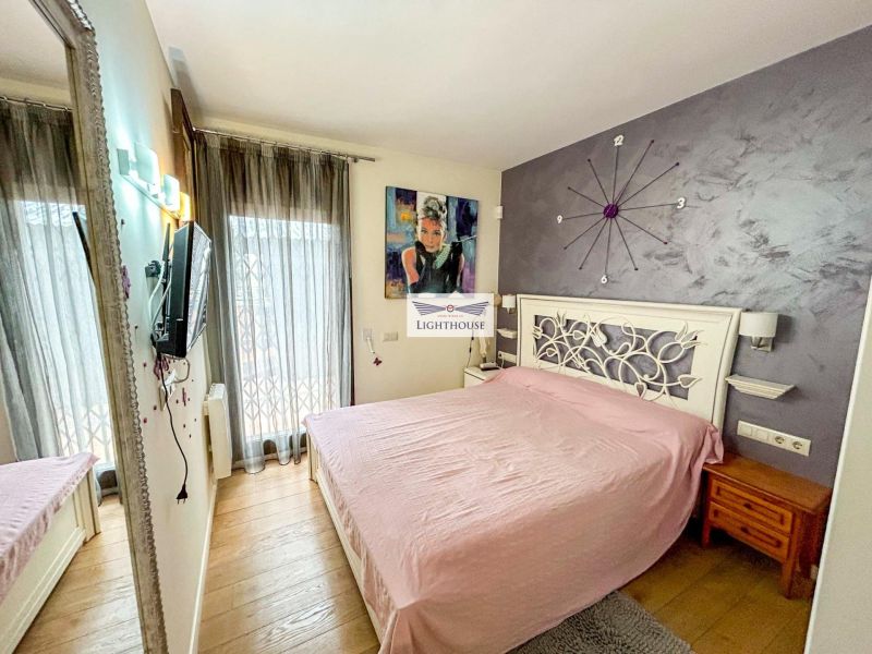 Апартаменты на нижнем этаже в престижном комплексе.