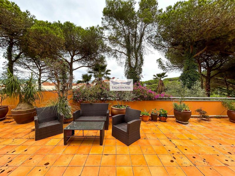 Апартаменты на нижнем этаже в престижном комплексе.