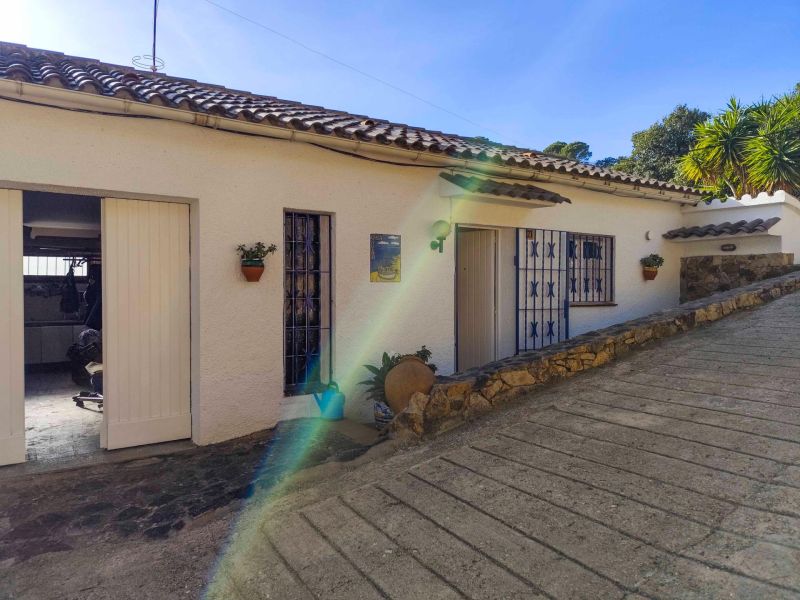 Вилла с видом на море в частном секторе Santa Maria de Llorell.