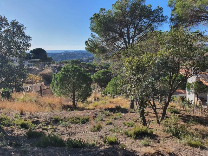 Продается участок 858 м² с видом на море в Лос Пинарес, Льорет-де-Мар
