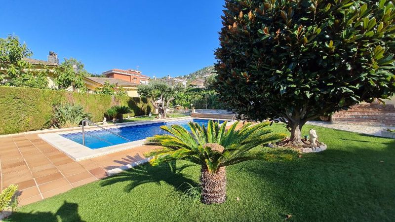 Продается дом 220 м² на 2 этажа в урбанизации Roca Grossa, Льорет-де-Мар