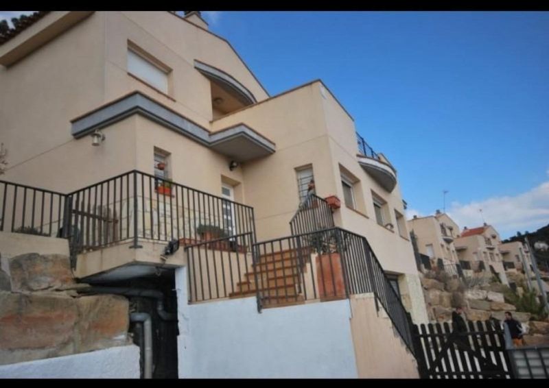 Продается вилла 192 м² с бассейном в Видререс