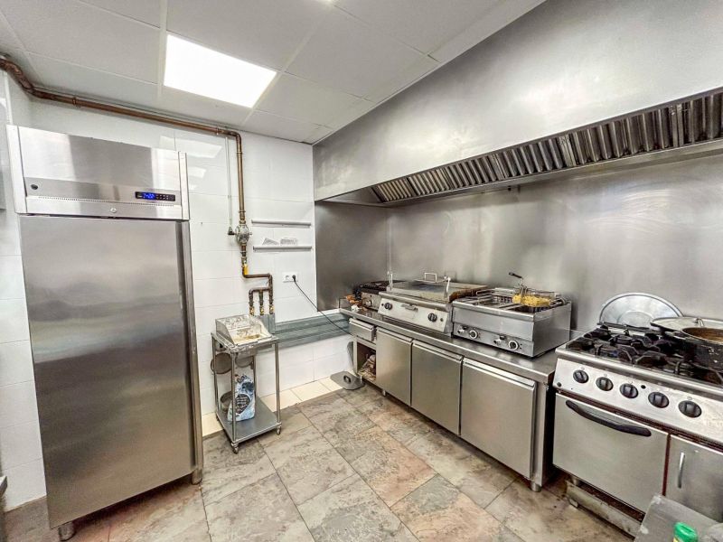 Уютный ресторан, расположенный в престижном районе города.