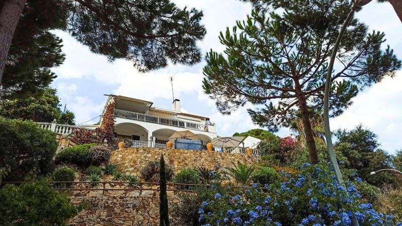 Вилла с видом на море в частном секторе Santa Maria de Llorell.