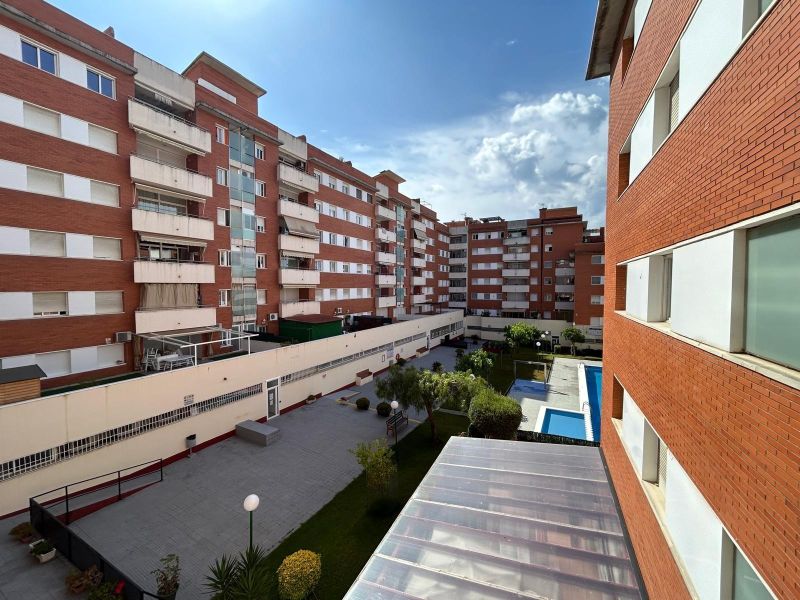 Уникальная возможность в районе Фенальс! Просторная квартира в нескольких шагах от моря