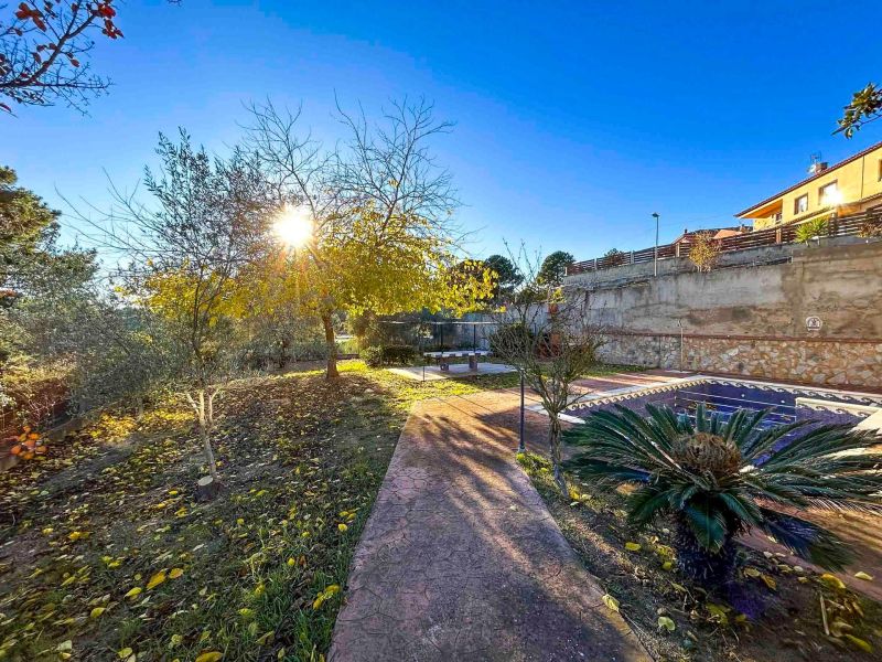 Продается участок 750 м² в Los Pinares, Льорет-де-Мар