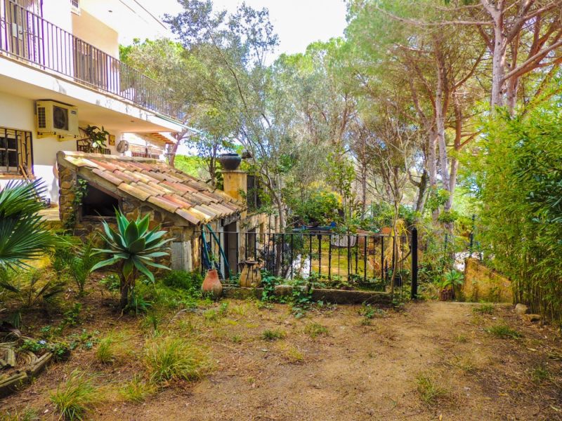 Вилла 254 м² с туристической лицензией в La Montgoda, Lloret de Mar