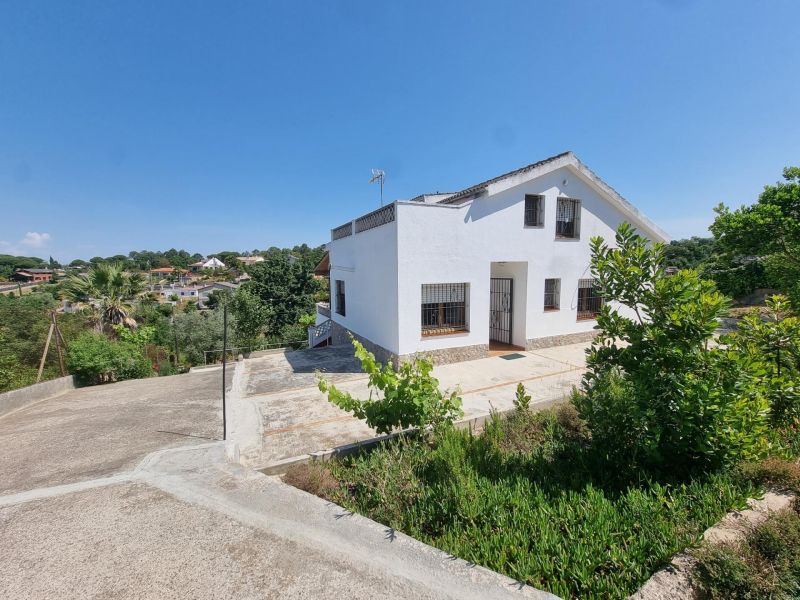 Продается 3к дом 159 м², участок 897 м² с видом на Монтсени в Массанет-де-ла-Сельва