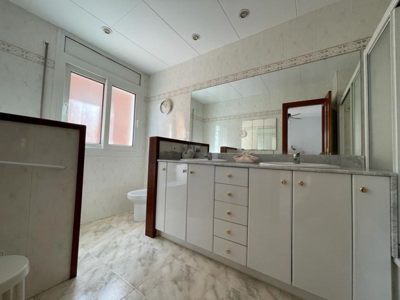 Просторная квартира с 4 спальнями в районе Фенальс