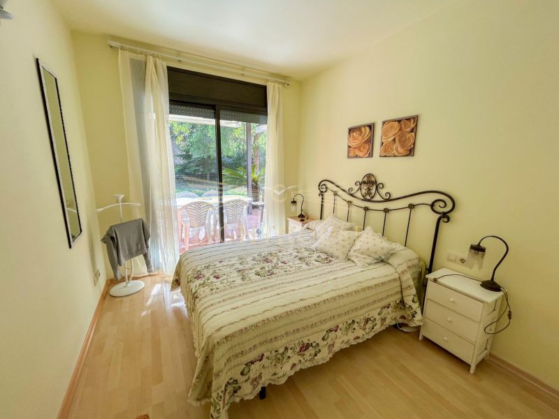 Эксклюзивная квартира с большим частным садом всего в 100 метрах от бухты Кала Са Боаделья